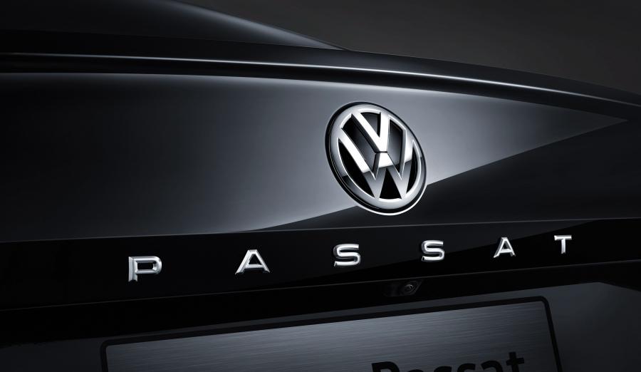 Логотип Volkswagen Passat 380 TSI 2018 года  (CN) (фото 2 из 36)